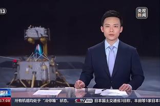 日本演员萩原利久拿球衣给库里签名成功 圆梦大通中心